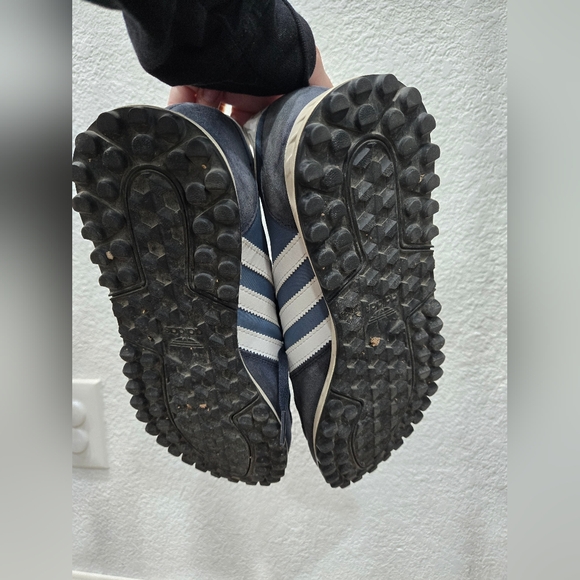 Adidas - Picture 3 of 7